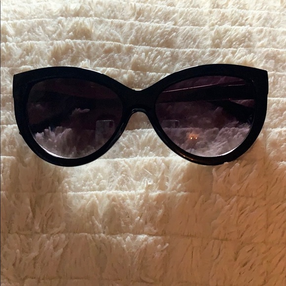 2/$15 ๐Cat eye sunglasses